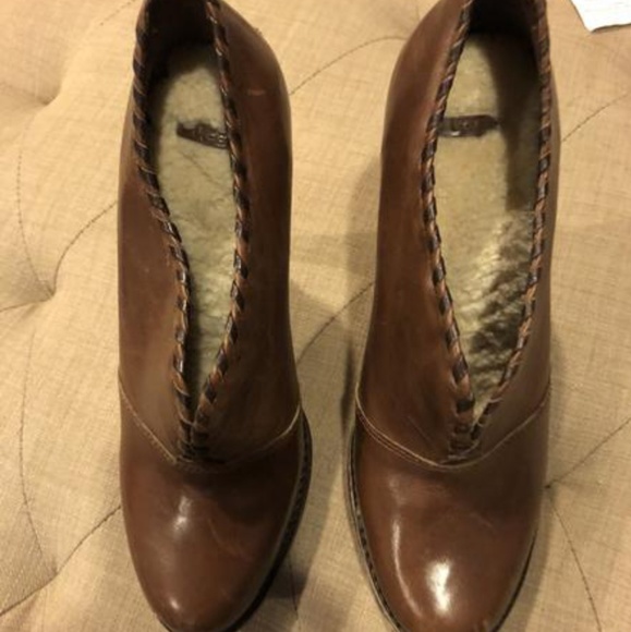 Ugg - Picture 2 of 3